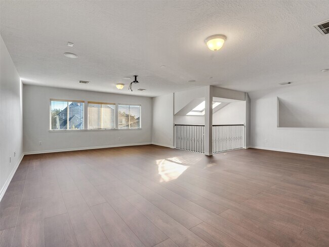 Building Photo - 14518 Logan Falls Ln