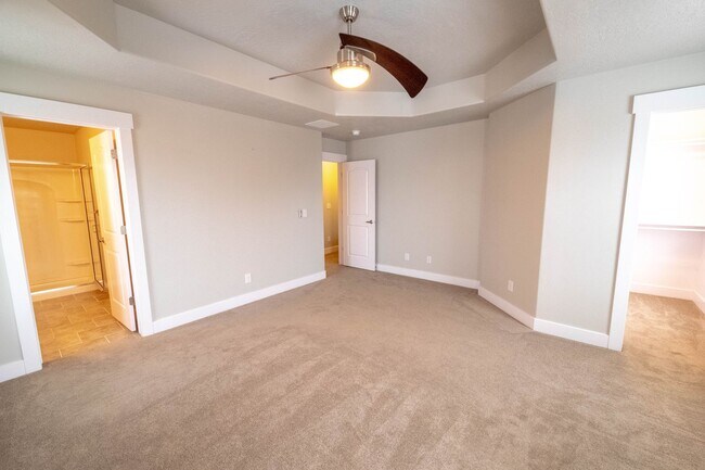 Building Photo - Beautiful Draper Townhomes in Prime Location