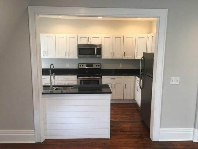 Building Photo - 1131