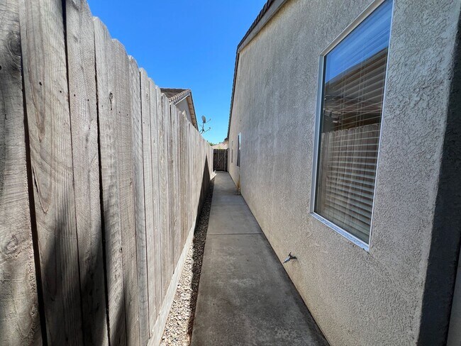 Building Photo - 4-bedroom single story in Sylvan School Di...