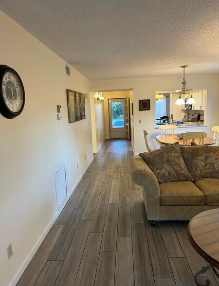 Building Photo - 4507 Longmeadow