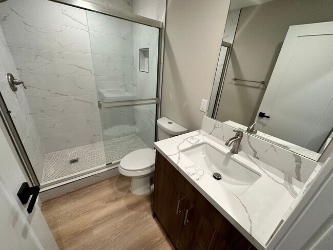 Building Photo - Newly Remodeled 7 room house on Ewing St