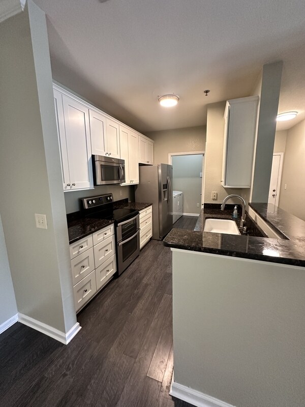 Building Photo - 800 Vista Lake Dr