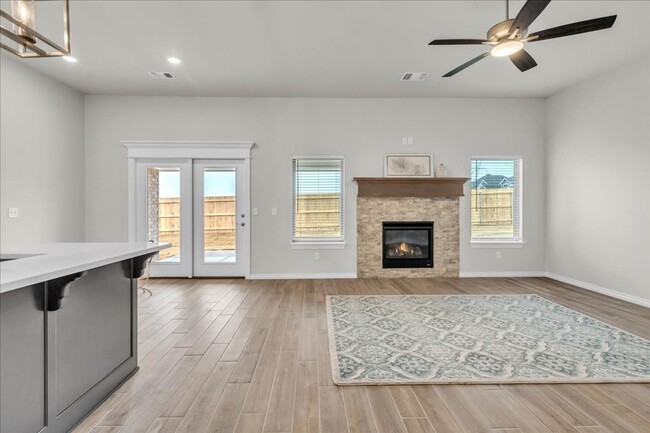 Building Photo - Spacious Edmond Home