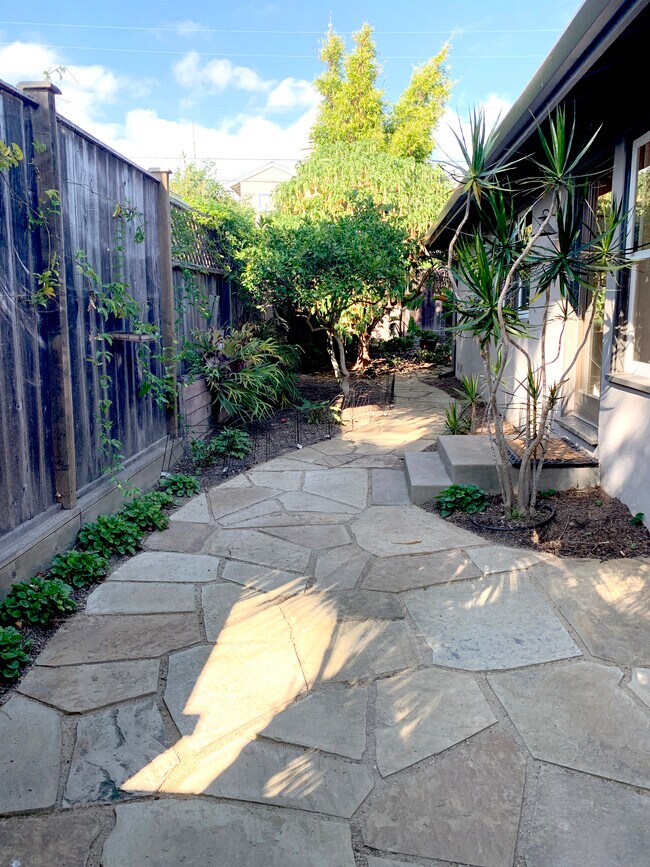 Building Photo - 144 San Rafael Ave