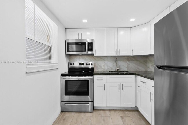 Primary Photo - 1109 NE 6th Ave