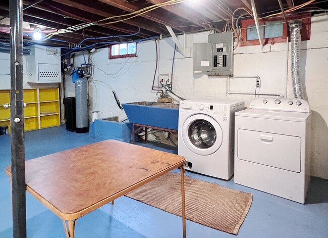 Building Photo - 815 Grant St