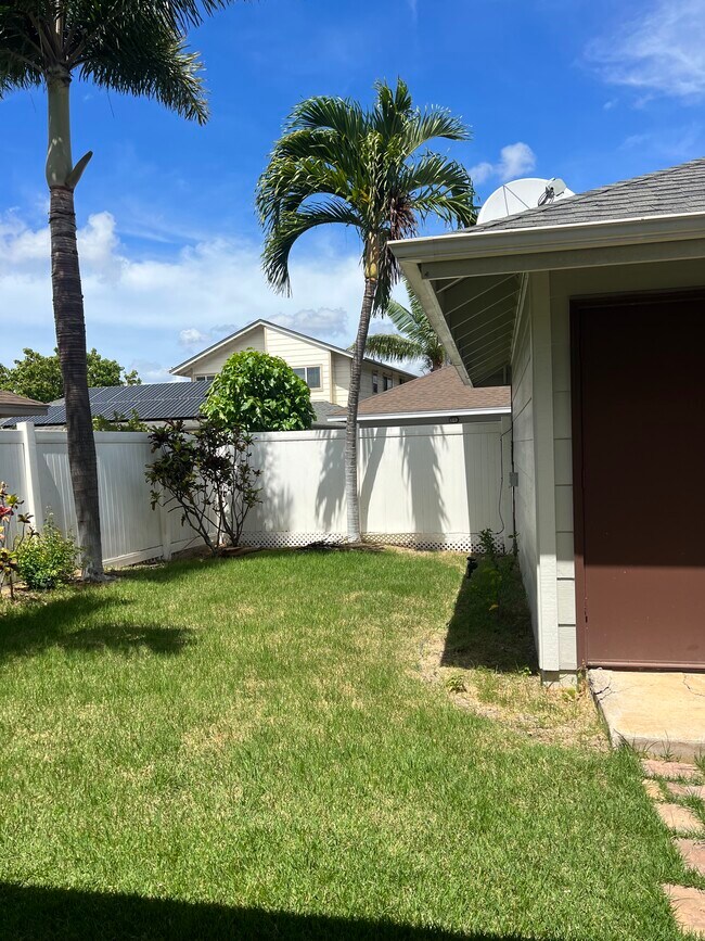 Building Photo - 91-1048 Kaihohonu St