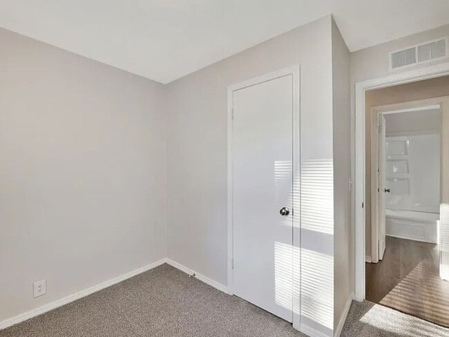 Building Photo - 6020 N East Park View St