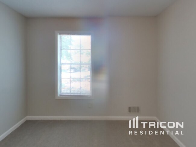 Building Photo - 1025 Brenton Dr NW