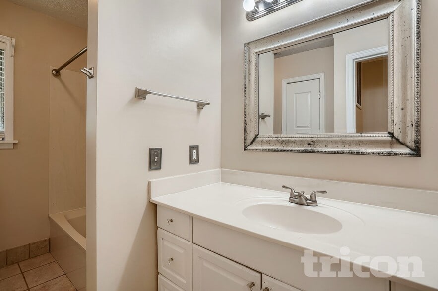 Building Photo - 114 Grassdale Rd