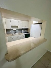 Building Photo - 1 bedroom in Hollywood FL 33020