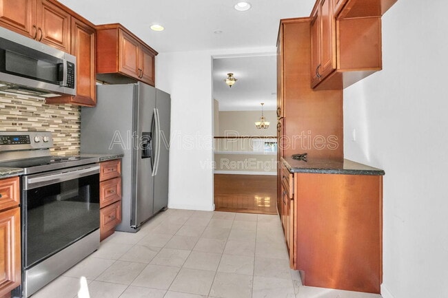 Building Photo - 3211 Caminito Eastbluff