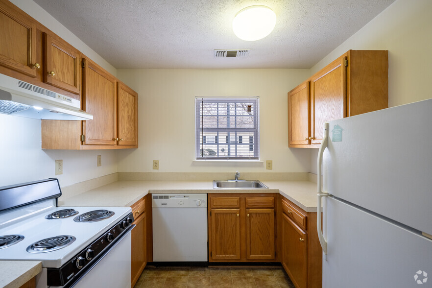 The Lee - Kitchen - Dunlop Farms Senior Apartments 55+