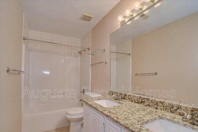 Building Photo - 207 Taylor Cir