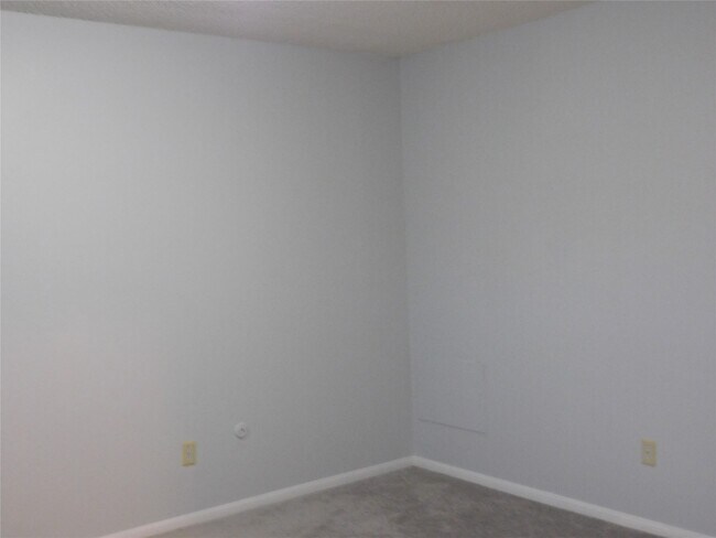 Building Photo - 414 1st St