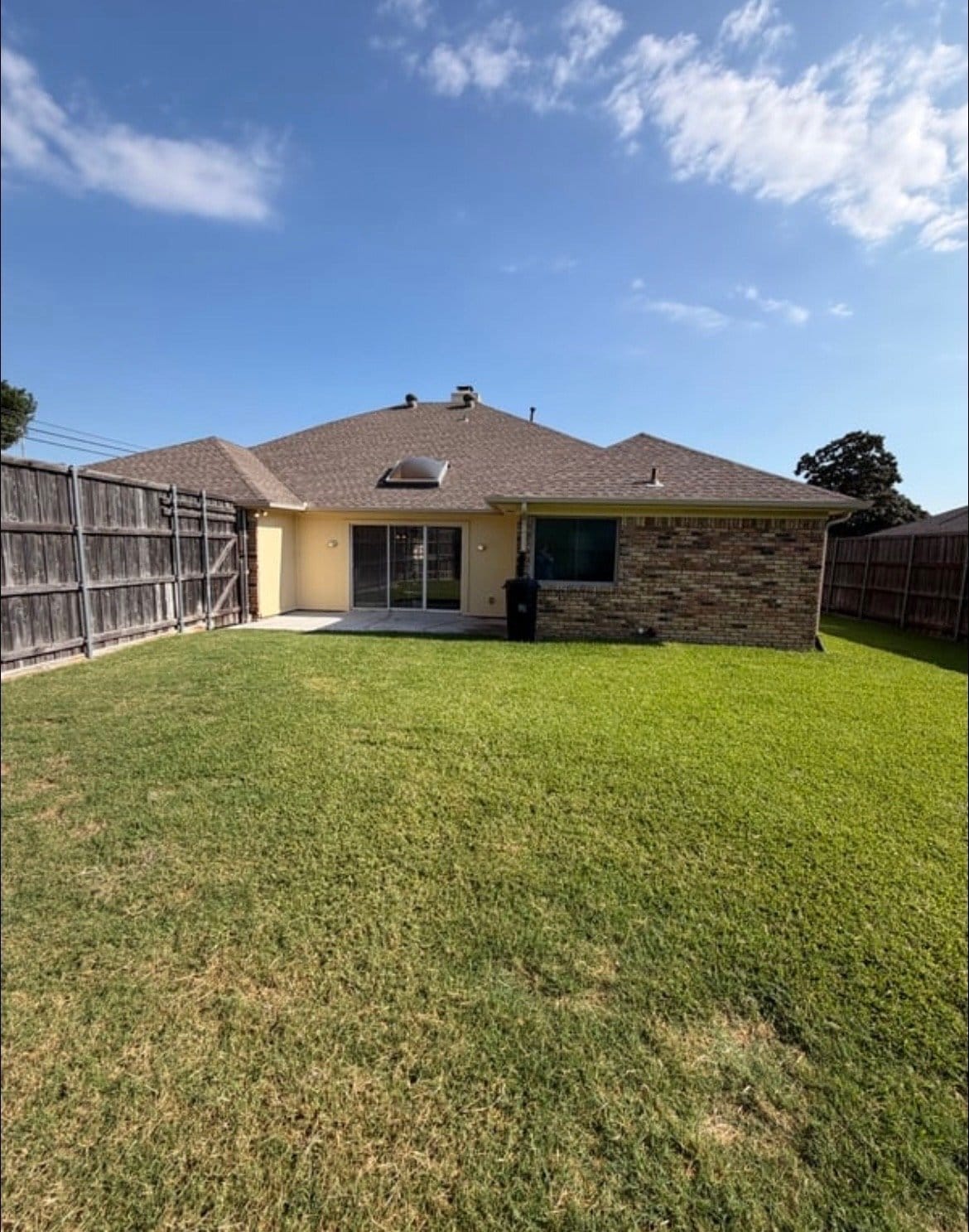 Building Photo - 3032 Laguna Dr