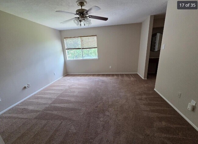 Building Photo - 8530 Lake Crystal Dr