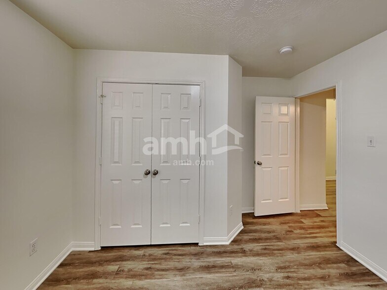 Building Photo - 2518 Halstead Dr