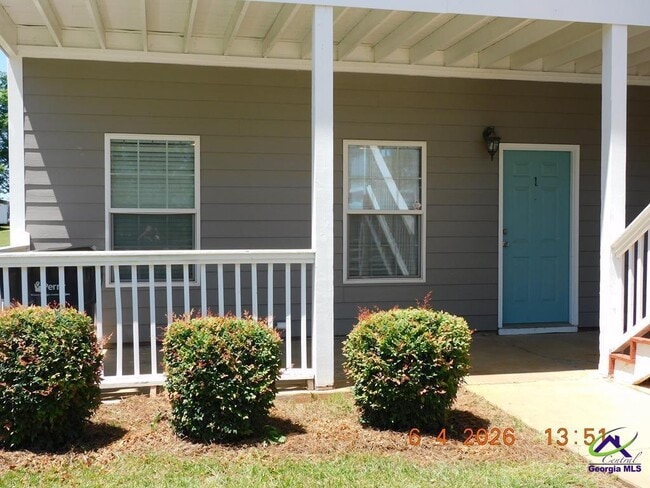 Building Photo - 408 Club Villa Court