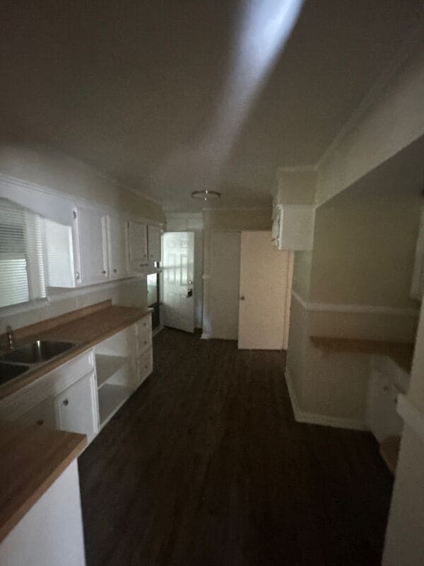 Building Photo - 1618 Kentwood Dr