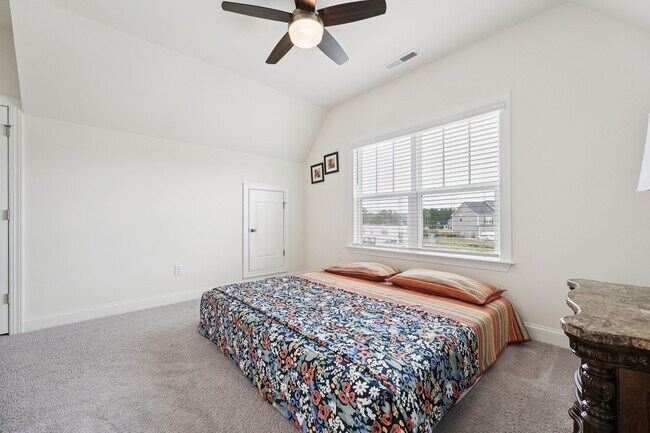 Building Photo - 200 Cloud Berry Ln