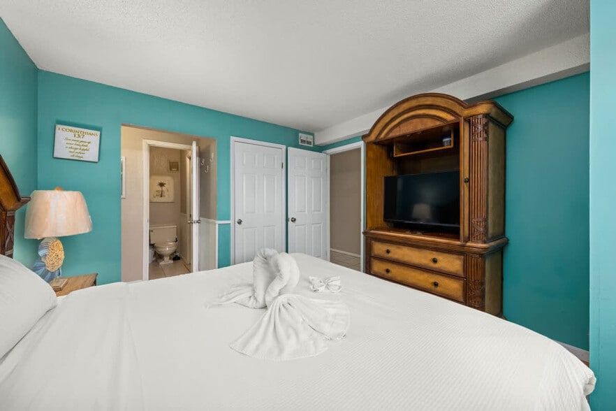 Building Photo - 8743 Thomas Dr