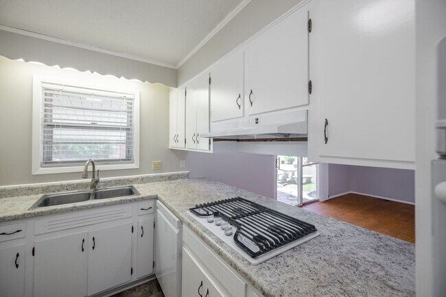 Building Photo - 240 Maywood Dr