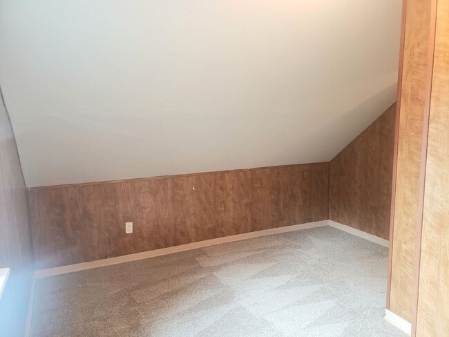 Building Photo - Charming Cottage in Woodburn with Large Yard!