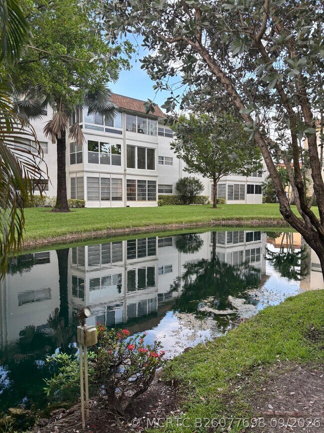 Building Photo - 5171 W Oakland Park Blvd