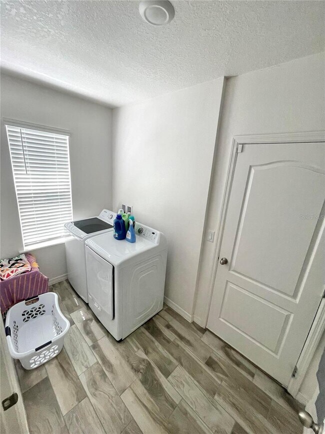 Building Photo - 251 Villavista Ct