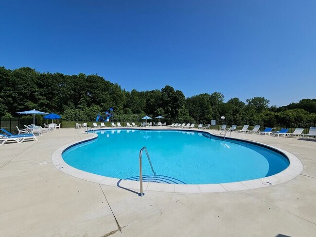 Building Photo - 122 Elm