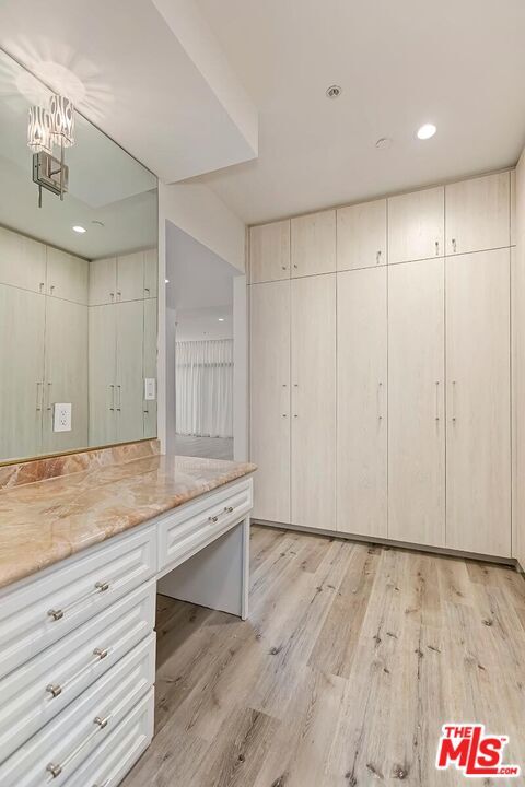 Building Photo - 323 N Palm Dr