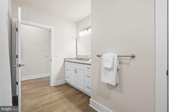 Building Photo - 30 W Broad St