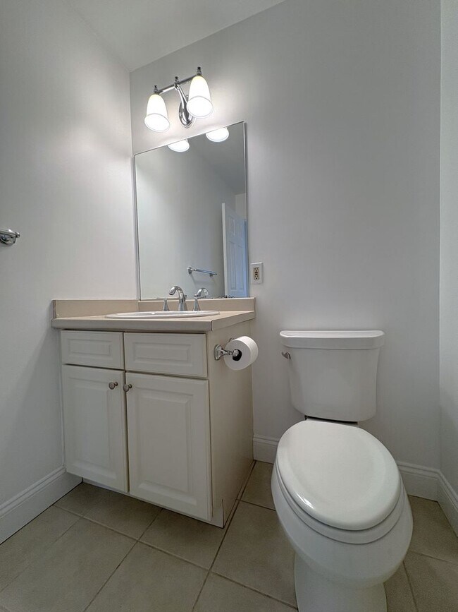 Building Photo - Completely updated 2 bed condo in desireab...