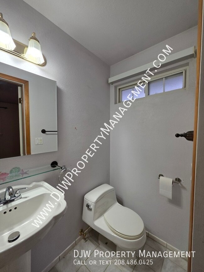 Building Photo - 9144 W Dalton Pl