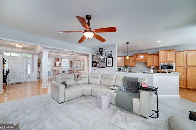 Building Photo - 230 Begonia Ct
