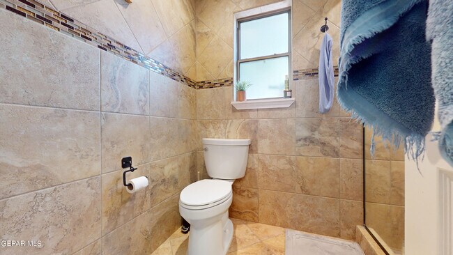Building Photo - 453 El Camino Dr