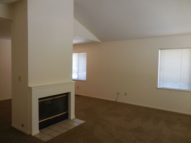 Building Photo - Spacious 2-Bedroom, 2-Bath Single-Story Du...
