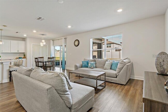 Building Photo - 30555 Thunderbird Dr