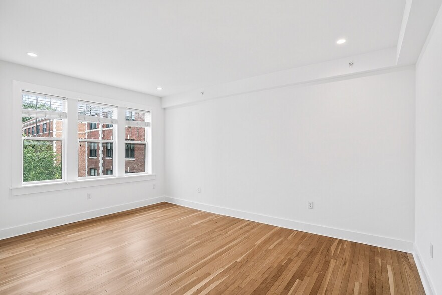 Building Photo - 16a Forest St. Unit 33