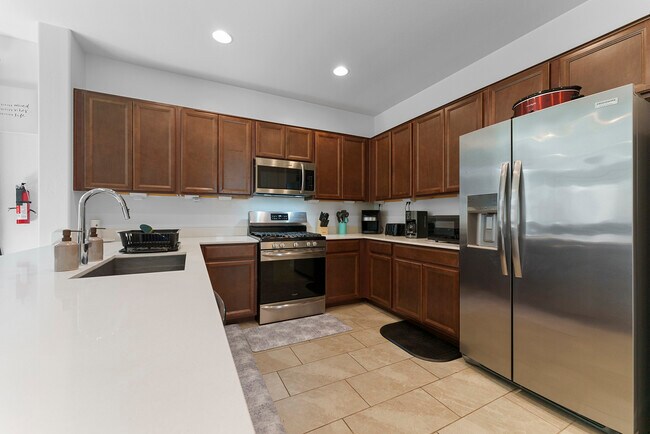 Building Photo - 1645 W la Mirada Dr