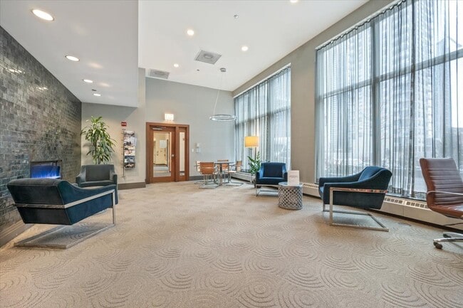 Building Photo - 420 E Waterside Dr