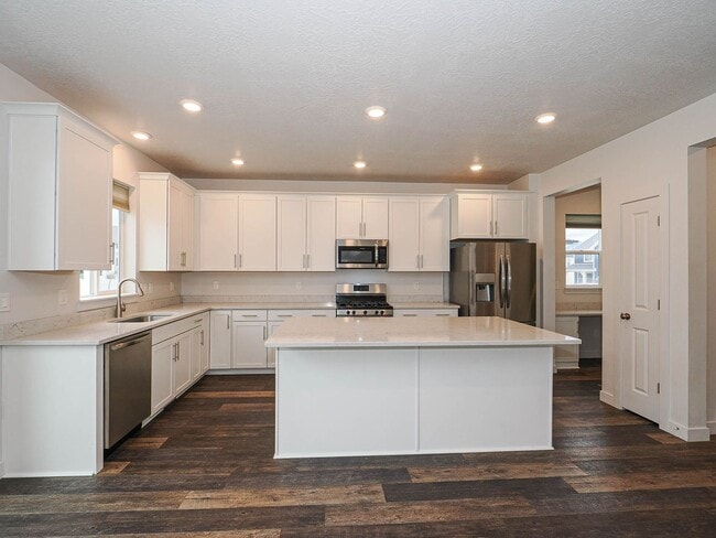 Building Photo - 3 bedroom, 2.5 Bathroom Saratoga Springs Home