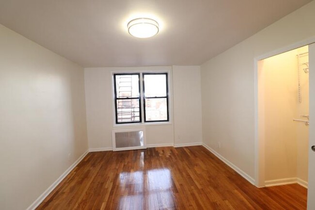 Building Photo - 2 bedroom in ELMHURST NY 11373