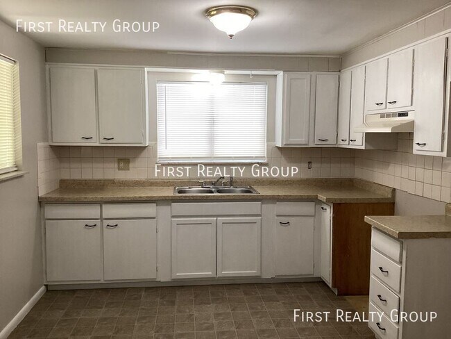 Building Photo - 180 Grove Ave