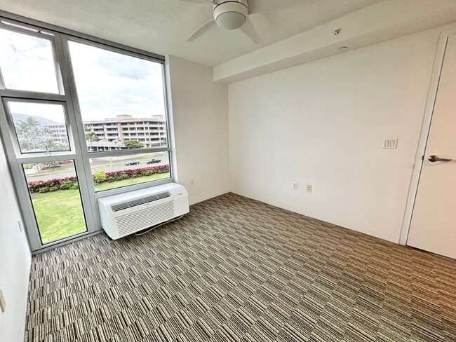 Building Photo - AVAILABLE NOW!  2 BEDROOMS/2 BATH/2 PARKIN...