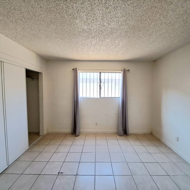 Building Photo - 6975 Dunsbach Way