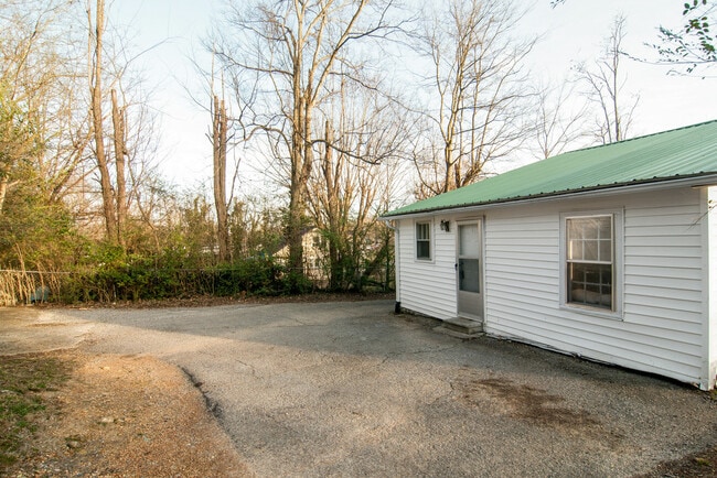 Building Photo - 2103 Hwy 47