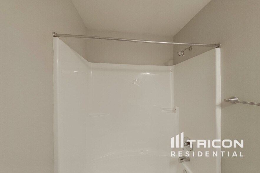 Building Photo - 6024 New Town Dr